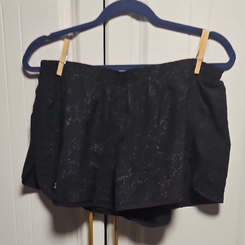 Under Armor Black Fitted Athletic Shorts
